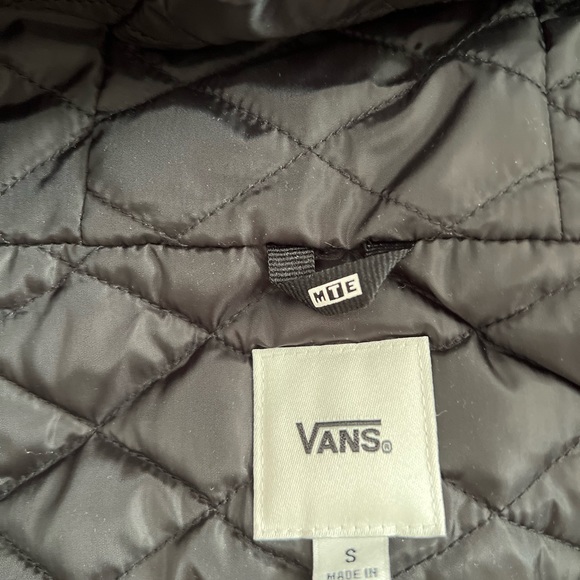 Brand new Vans MTE fur hood long black jacket size small - Picture 4 of 7
